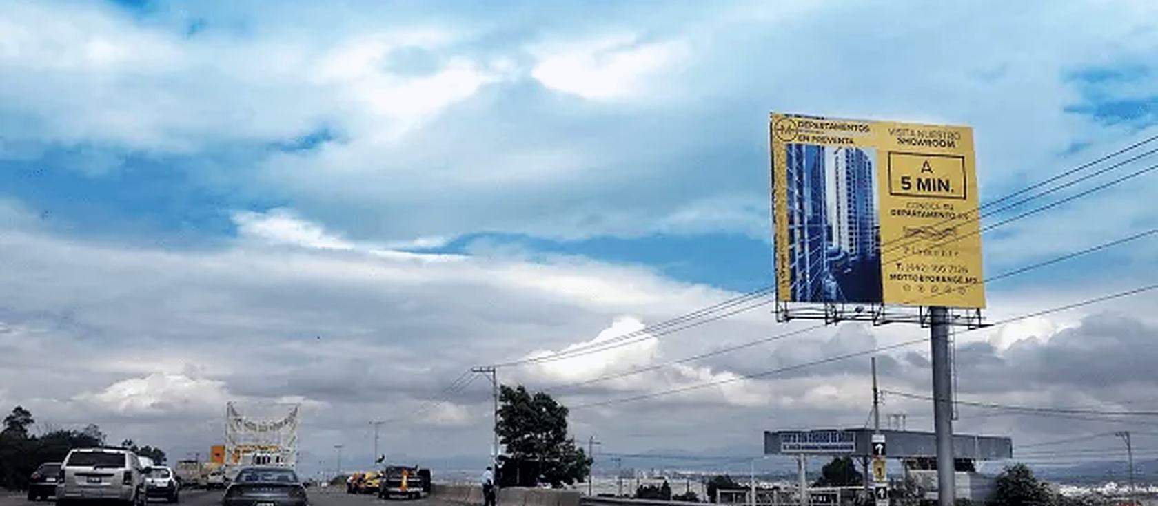 Avenida con espectaculares de Anunciart