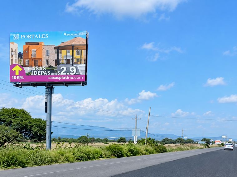 Espectacular en la carretera Querétaro – San Miguel de Allende